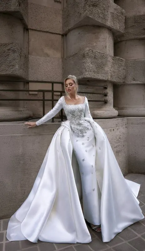 Bride leaning on the railing